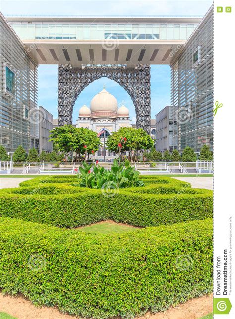 2.91747, 101.68554), or kompleks kehakiman dan mahkamah , is one of the most beautiful buildings in putrajaya. Palace Of Justice Or The Istana Kehakiman In Putrajaya ...