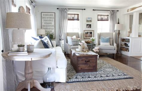 Farmhouse Decor In 10 Stunningly Gorgeous Living Rooms
