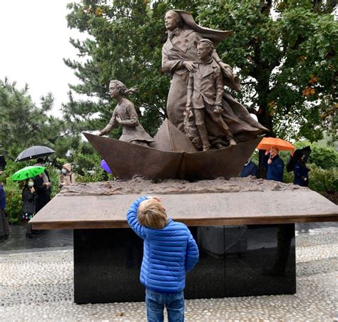 mother cabrini statue unveiled in battery park city after a year long