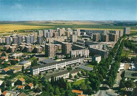 Aulnay sous bois est encerclée de les autoroutes a1, a3, a104, elle est à 15 min en voiture de paris et 10 min de roissy charles de gaulle. Aulnay-sous-Bois, ou la « police républicaine » de Sarko ...
