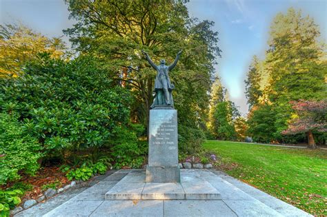 Lord Stanley statue showing Lord Stanley of Preston welcoming people to