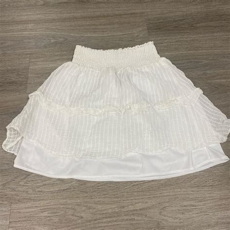 White Kendal And Kyle Stunning Skirt Perfect For Depop