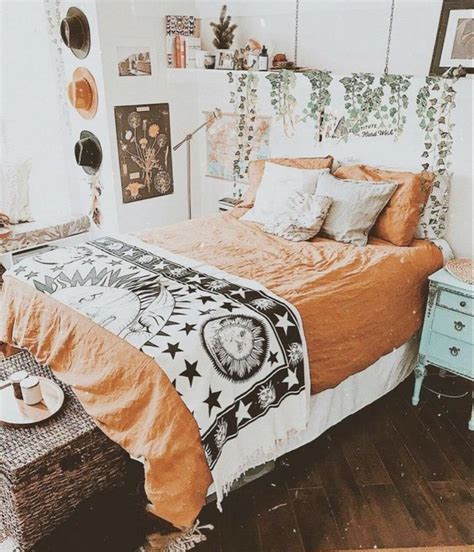 Her hot tip to create a bohomian living room is to use rugs to define the space and set the tone for the rest of the decor. pinterest // @sonaliiii | Boho dorm room, Home decor ...
