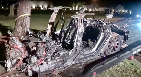 Ntsb Reports Tesla Model S Owner Killed In Fiery April Crash Got Into Drivers Seat Initially