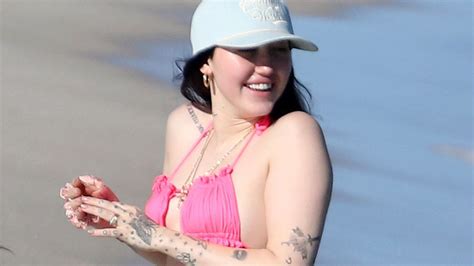 Noah Cyrus Hits The Beach In Hot Pink Bikini Ahead Of Sister Mileys