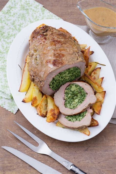 800 g di fesa di vitello 75 g di noci sgusciate 2 cipolle 2 carote 4 cucchiai d'olio extra vergine di oliva 50 g di burro panna 1 bicchiere. Tasca di vitello ripiena | Ricetta | Pasti italiani ...