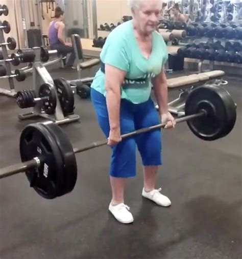 78 Year Old Grandma Couldn T Get Out Of Her Chair Now She Deadlifts 225 Pounds At The Gym
