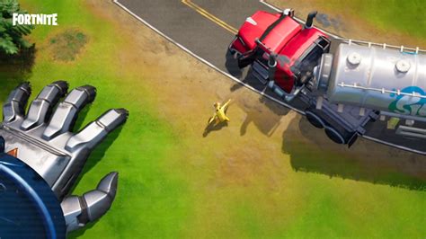 Fortnitebrfeed On Twitter Can We Appreciate How Peely S Awful Driving Has Lead Up To Saving