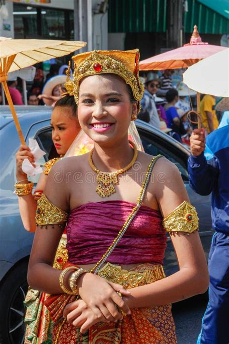 128 Jovenes Mujeres Tailandesas Fotos - Libres de Derechos y Gratuitas de Dreamstime