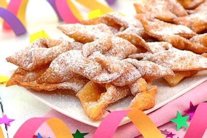 Di ricette valide per questa specialità festaiola ce n'è. Chiacchiere di Carnevale ricetta originale facile e veloce ...