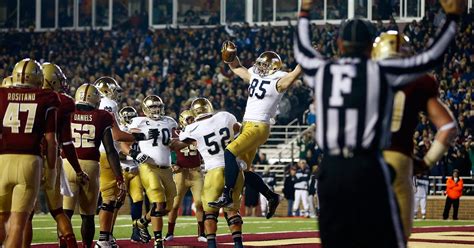 Golson Leads Notre Dame To 21 6 Win Over Bc Cbs Chicago