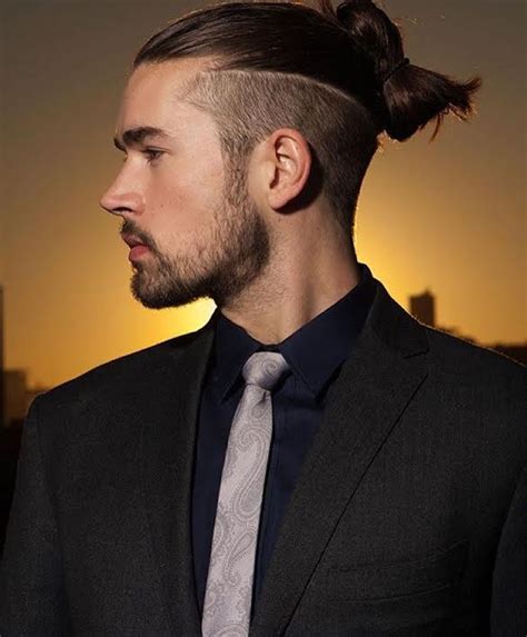 Hemen endişelenmeyin, hem sakalsız hem de sakallı erkekler için birbirinden iyi önerilerle karşınızdayız! düğün saç modelleri erkek: Genç erkek uzun saç modelleri