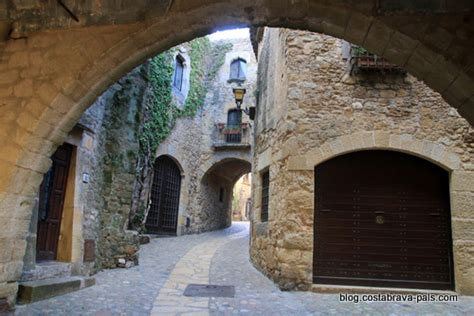 Village Médiéval De Pals En Espagne Visite De Lenceinte Historique