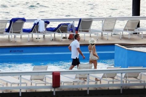 Laura Savoie And Dennis Quaid In Bikini On Holiday At Villa DEste In
