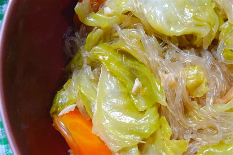 How To Cook Pancit Sotanghon Filipino Glass Noodles Recipe Delishably