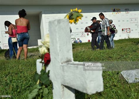 relatives of a victim of the armed conflict in colombia bury the