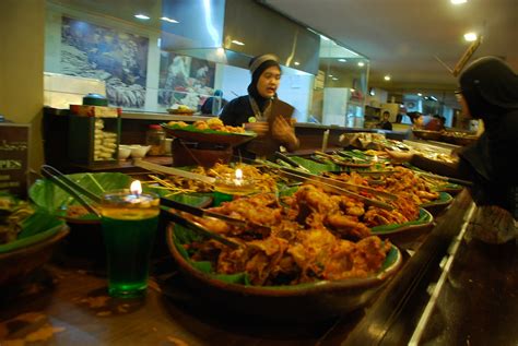 Aswana Cliche Sundanese Food Sambara Restaurant In Bandung And Warung
