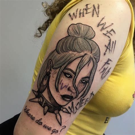 She's been dominating the music industry ever since she uploaded her song ocean eilish isn't only famous for her musical talents she's also recognized for her signature style that includes wearing oversized clothes and lots of jewelry. Billie Eilish Tattoos - Get Ispired By The Best Fan Tattoos