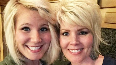 11 Pictures Of Mothers And Daughters Who Look The Same Age