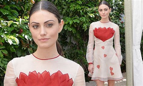 Phoebe Tonkin Flaunts Her Slender Figure In Mini Dress At Net A Porter Event Daily Mail Online