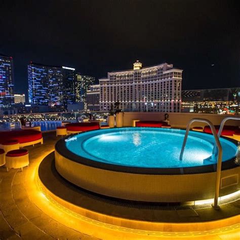 Vegashut The Rooftop Hot Tub At Draislv Not Only Provides A Great View But Can Keep You Warm