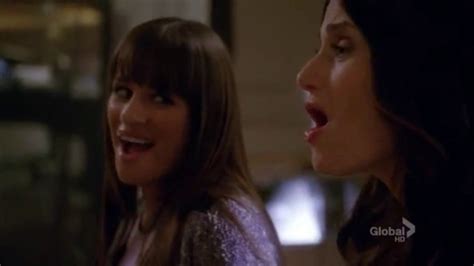 Glee Next To Me Shelby Corcoran Y Rachel Berry Youtube