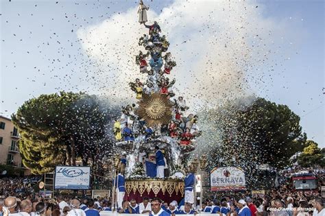 Il nome laico ferragosto deriva dal latino feriae augusti. Ferragosto in Italia: fuochi d'artificio e tradizione a ...