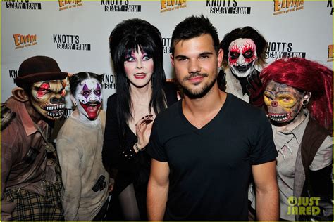 Full Sized Photo Of Taylor Lautner Knotts Scary Farm Taylor Lautner Gets Scary At Knott S