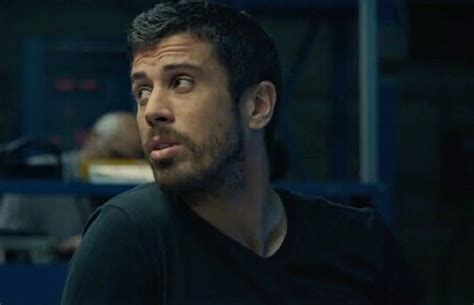 He attacks the baxter building, intending to recruit the fantastic four to perform a task for him. Toby Kebbell as Dr Doom in Fantastic Four 2015 | Perfecta