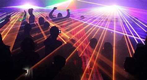 Eine frau verlor ihr leben bei einem bootsunfall in genf. Heute Abend LIVE in der Bernauer Stadthalle: 1. POND SPACE ...
