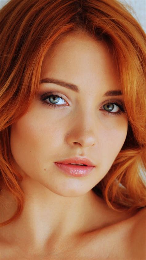 Pin By Daniel Farr On Eyes Stunning Redhead Beautiful Redhead Beauty Girl