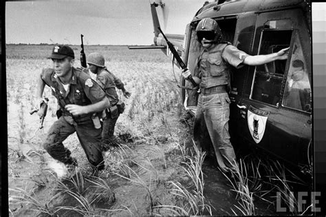 Us Army Capt Gerald Kilburn L Leading Vietnamese Copter Borne Troops