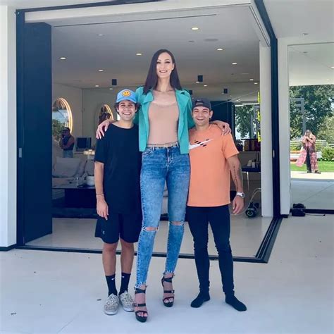Miss Longest Legs How Two Meter Russian Woman Ekaterina Lisina Lives