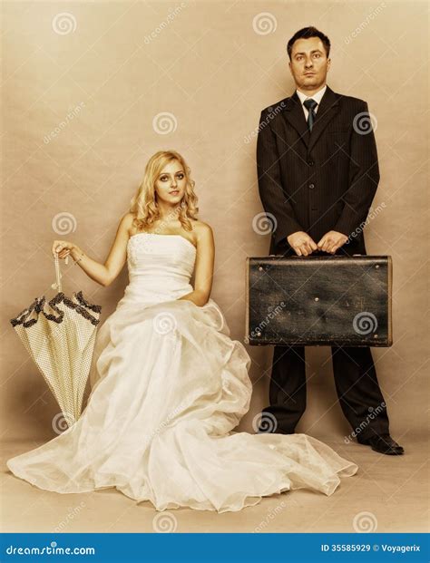 Retro Married Couple Bride Groom Vintage Photo Stock Image Image Of Retro Beautiful 35585929