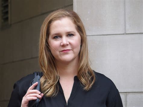 amy schumer posts beach pic after liposuction and endometriosis surgery i feel good glamour