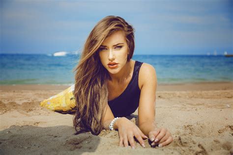 About Beautiful Beach Girl Wallpaper For Freee