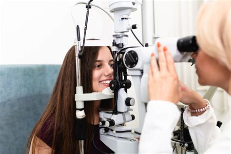 The Difference Between Optometrists And Ophthalmologists