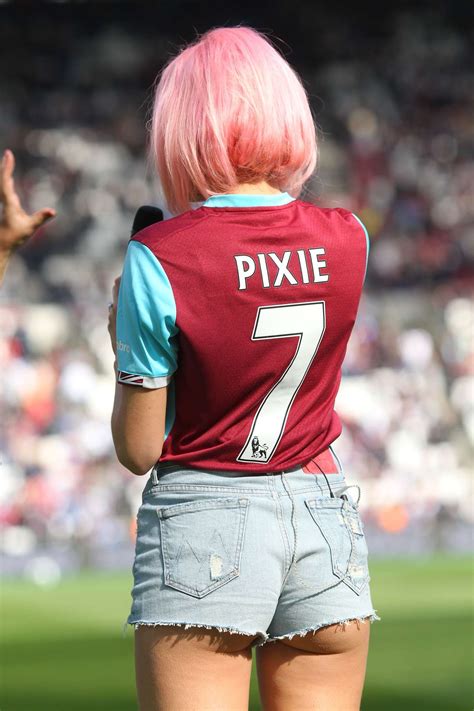 Pixie Lott Performs At West Ham United V Everton 18 Gotceleb