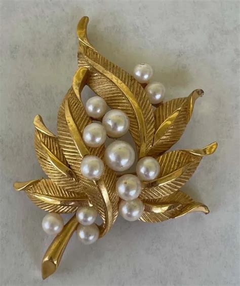 Vintage Retro Trifari Crown Gold Tone Faux Pearl Bouquet Flower Pin