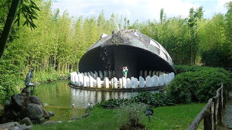 B&b la casa di pinocchio di giulia matei. Pinocchio Park: Sculptures, patina and faded beauty