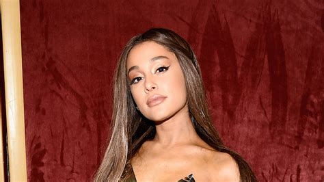 Ariana Grande Wore A V Shaped French Manicure To Reveal Her Engagement