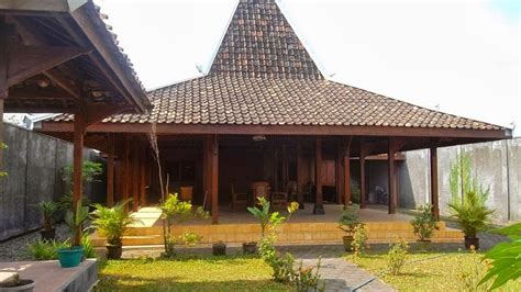 Pada sayap bangunan sebelah kanan dan kirinya rumah gadang terdapat ruang anjung (bahasa minang: Rumah Adat Paling Populer di Indonesia - Hidup Sehat