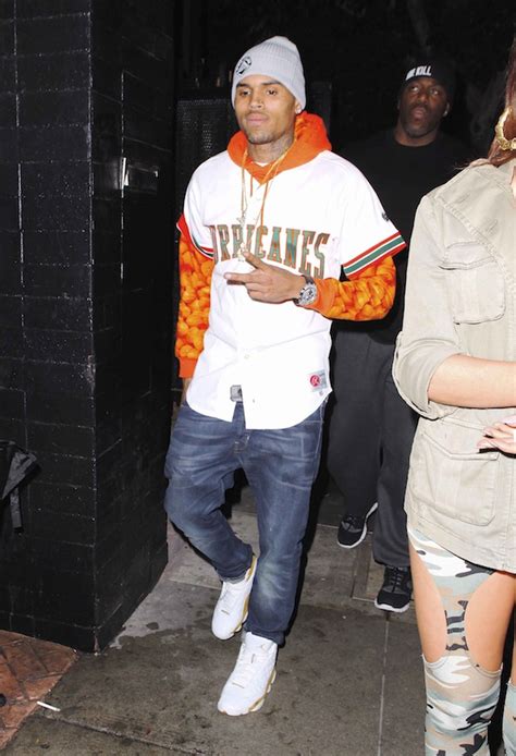He uses a unique style of dance that combines different hip hop styles, such as krumping and breakdancing. Chris Brown | HotelFashionLand