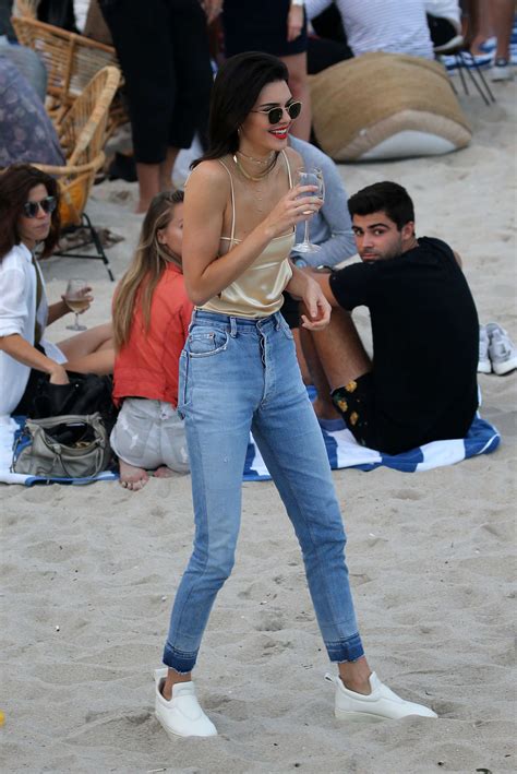 Kendall Jenner In Jeans On The Beach In Miami 39 Gotceleb