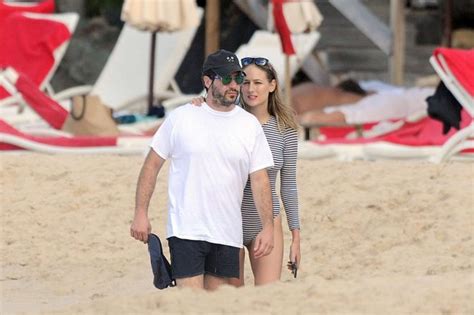Leelee Sobieski With Her Husband Adam Kimmel On The Beach 12 Gotceleb