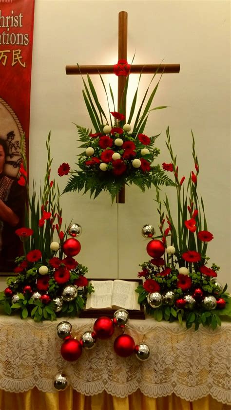 Simple wedding altar flower arrangement. Christmas altar flower arrangements 2016 | Church ...
