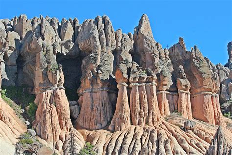 Colorado Features Some Of The Coolest Rock Formations Around