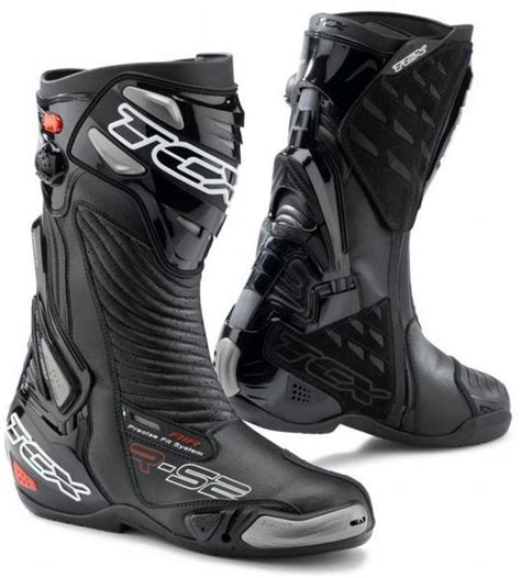 Breathable and high wear resistant microinjected inserts padded front and rear area for a better comfort and flexibility double compound soft padding around the ankle area polyurethane shin plate with mesh air intakes polyurethane shift pad integrated in the sole internal. TCX R-S2 :: Opinie motocyklistów