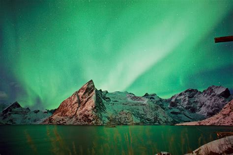 [OC] [5705x3804] Incredible Aurora Borealis Seen at Lofoten Islands ...