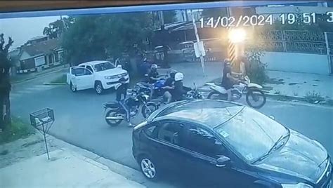 Video Un Nene De A Os Arrodillado Frente A Ladrones En Un Ataque De